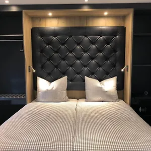 Deluxe **** Munich